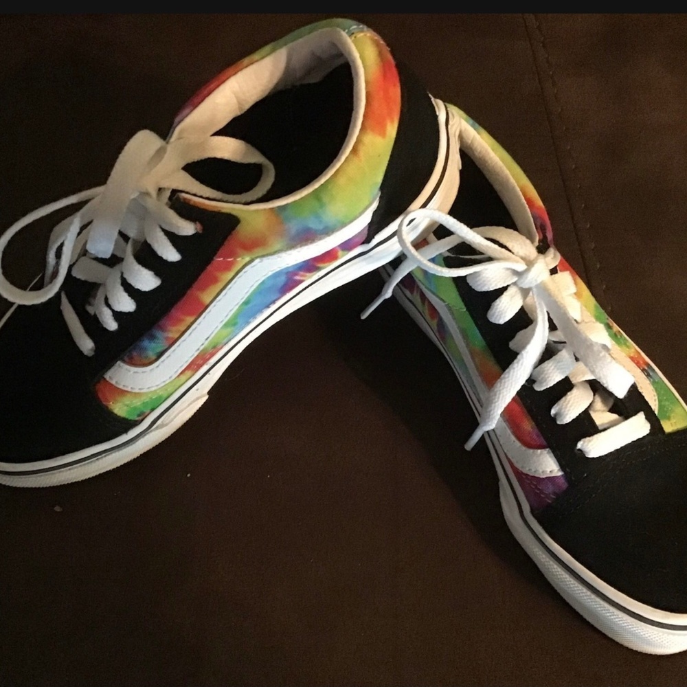 Size 1 youth tie dye old skool vans.